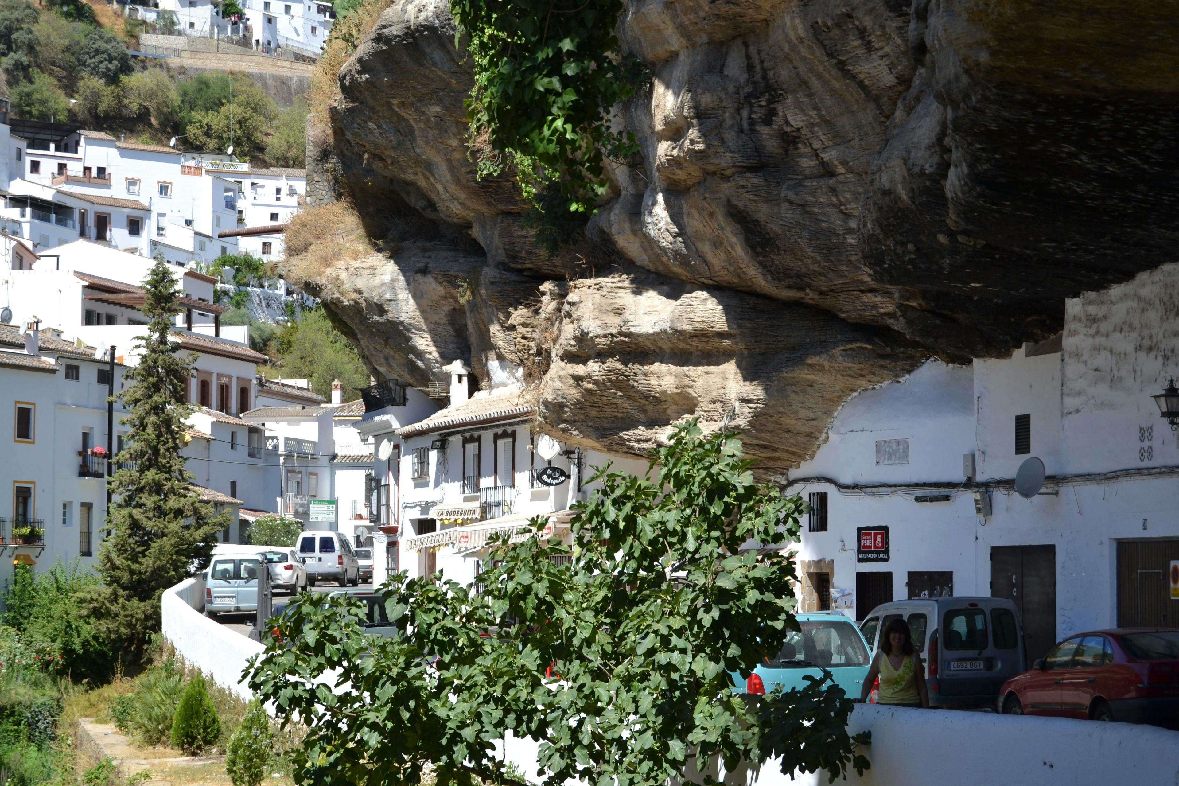Setenil de las Bodegas, un pueblo entre las rocas y de los más impresionantes de España.