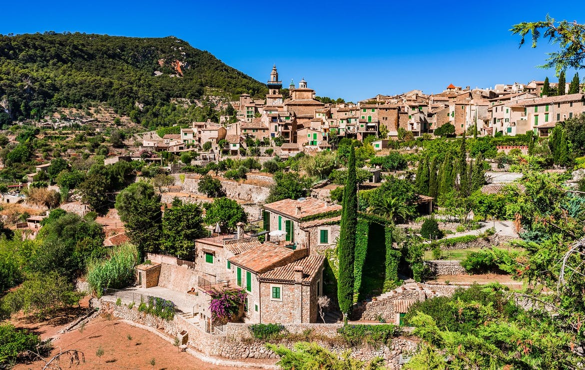Valldemosa, un hermoso pueblo que se funde con la naturaleza en Mallorca.