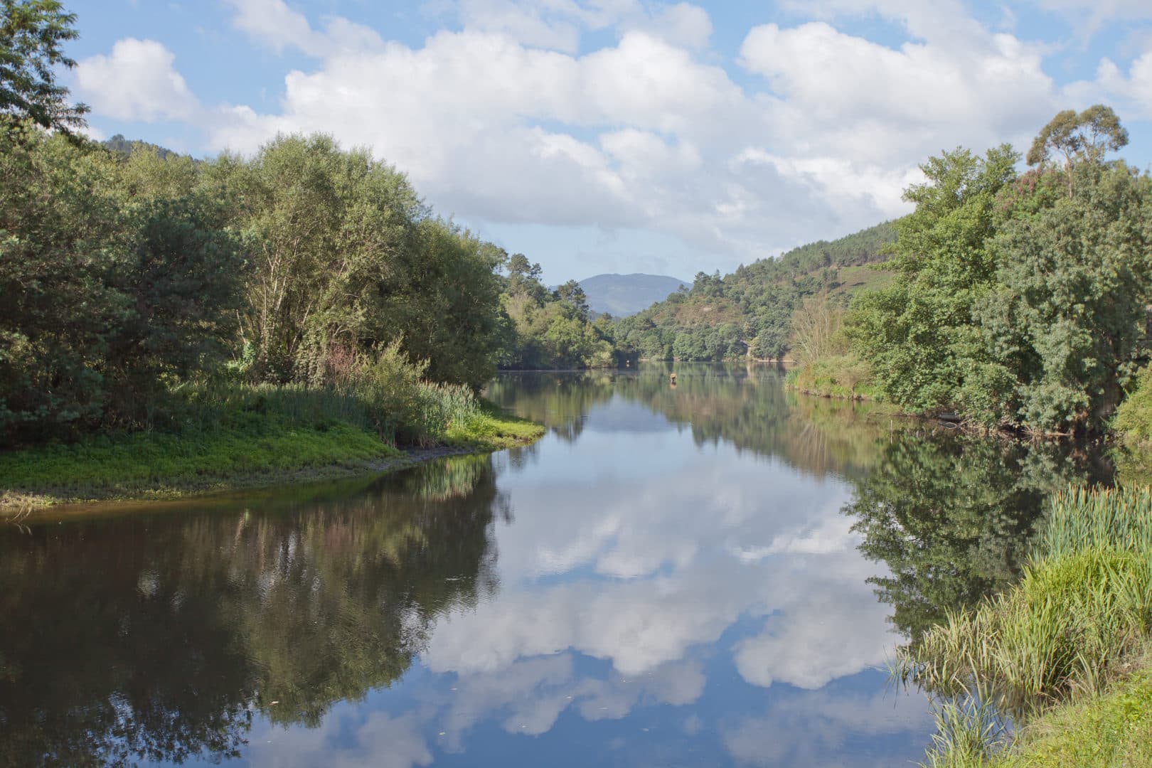 Which river separates Galicia from Portugal?