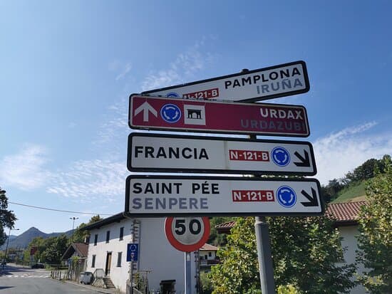 How many countries does Spain share a border with?